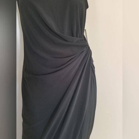 Figure flattering LBD - Picture 3 of 12